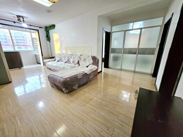 首付2万,上河湾2楼,三居室 首付2万,上河湾2楼,三居室