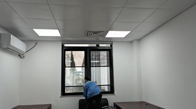 专业保洁上门 景丰清洁 全屋深度除尘除污 高效团队 安心放心 专业保洁上门 景丰清洁 全屋深度除尘除污 高效团队 安心放心