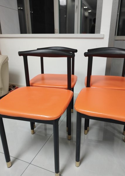 出售4把椅子,新的 出售4把椅子,新的