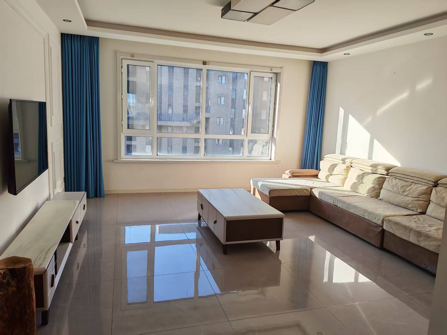 出租水岸C区14楼107平两室 出租水岸C区14楼107平两室