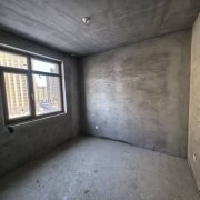 东方米兰6楼98平三室毛坯房