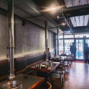 水岸人家一期门市出租、一二楼，地面墙壁棚顶完好